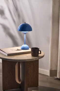 Androgyne sidobord Ø50 cm mörkbetsad ek Kunis Breccia-bordsskiva