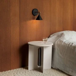 Androgyne sidobord marble black ø42 cm svart stålstativ