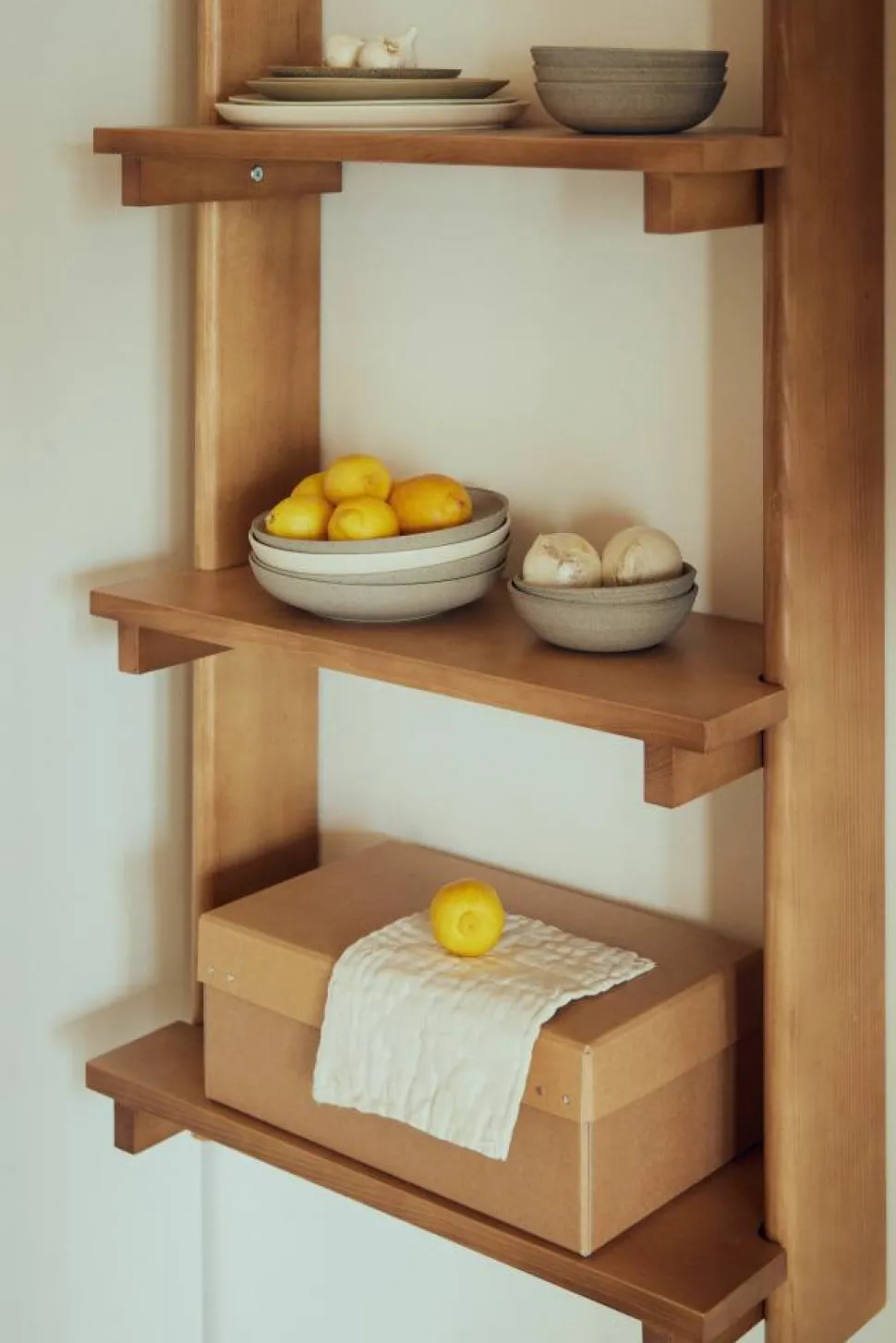 Beam Shelf vägghylla Deep brown pine 60x167x25 cm
