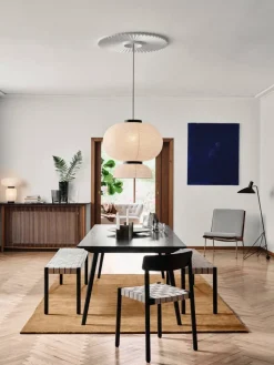Betty TK4 bänk black naturflätad linnebandssits