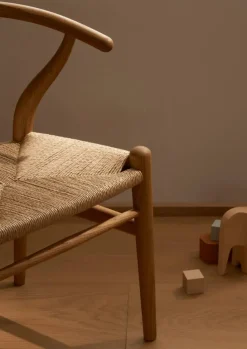 CH24 Child Wishbone Chair Birthday Edition barnstol Oiled oak-natural cord