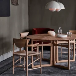 Drawn stol HM4 med armstöd Valnöt
