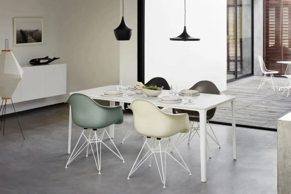 Eames fiberglass armchair DAR karmstol Elephant hide grey-White