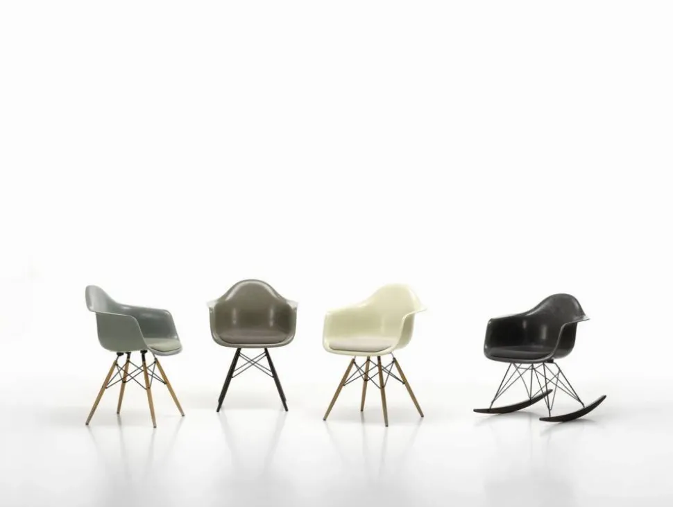 Eames Fiberglass Armchair DAW karmstol parchment askben
