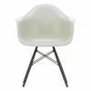 Eames Fiberglass Armchair DAW karmstol parchment brunbetsade lönnben