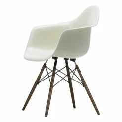 Eames Fiberglass Armchair DAW karmstol parchment brunbetsade lönnben