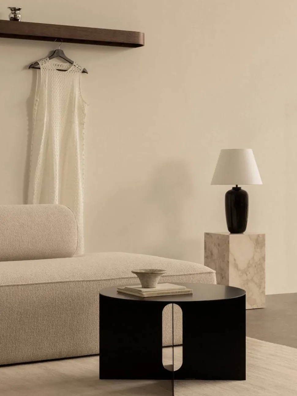 Epoch hylla med krokar 118 cm Dark stained oak-black