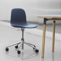 Form chair swivel 5W kontorsstol blå svart aluminium hjul