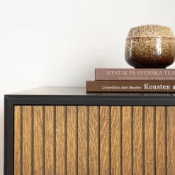 Line byrå walnut/black 3 lådor svarta metallben