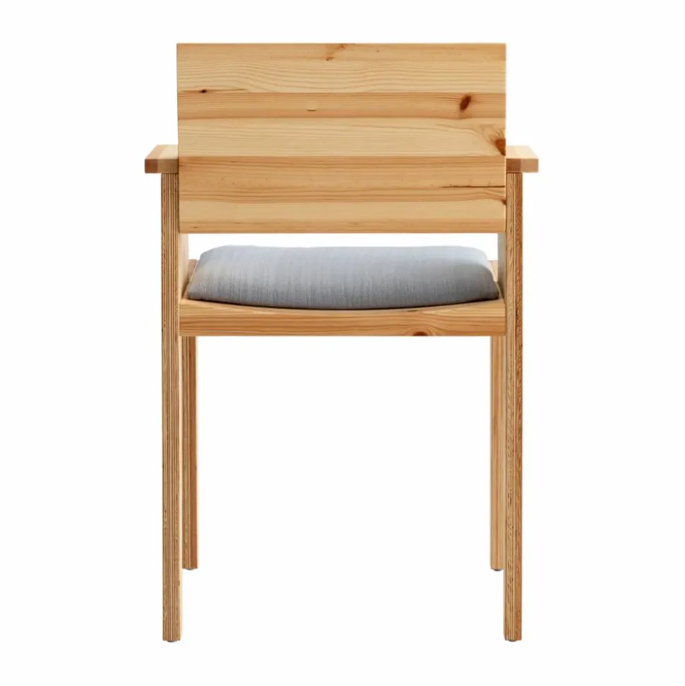 016 Maasto Dining Armchair karmstol Matt oljevaxad furu framsidesklädd grå