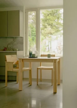 016 Maasto Table bord Matt oljevaxad furu 120x120x75 cm
