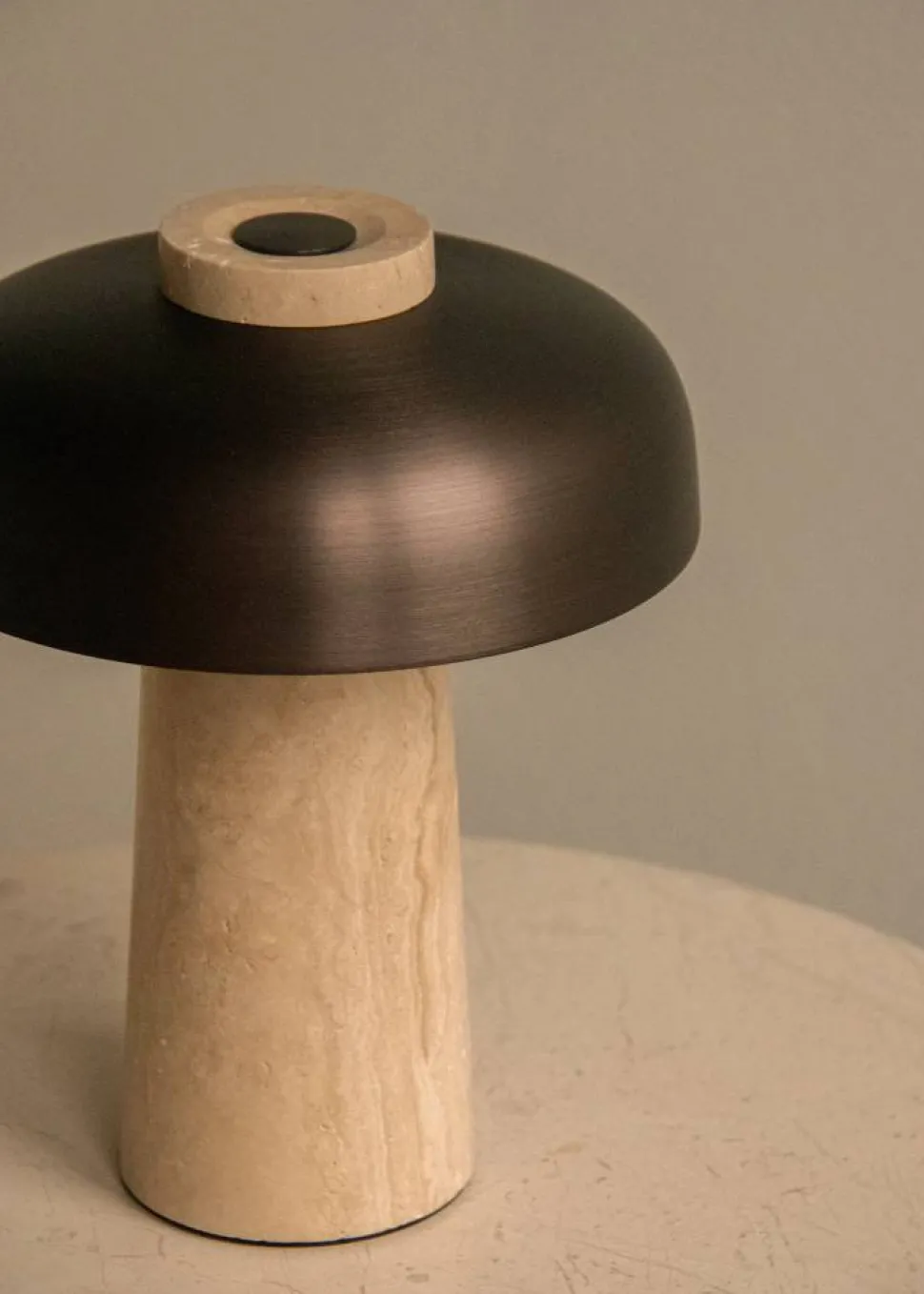 Reverse portabel bordslampa 24 5 cm Travertine-bronzed aluminium
