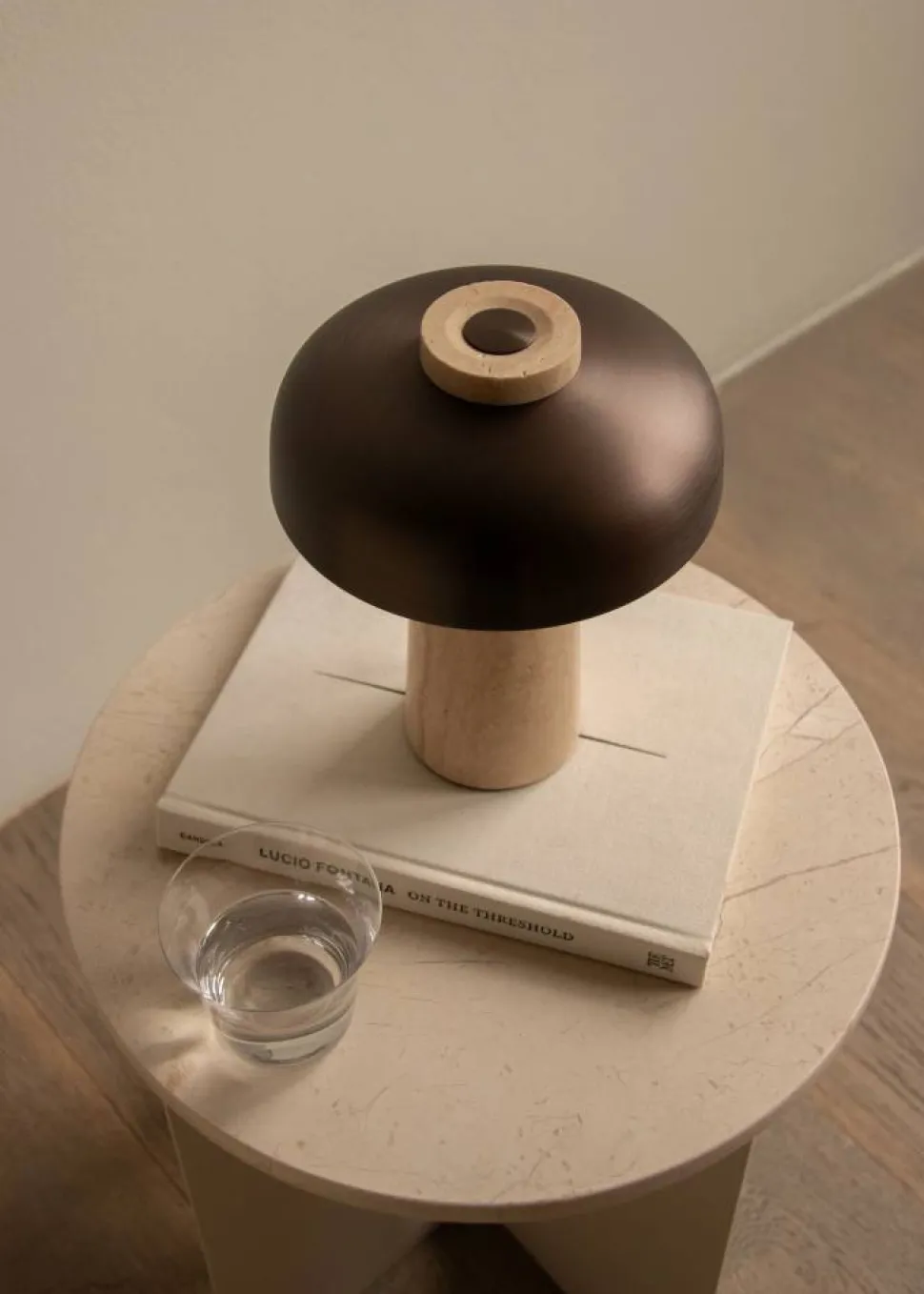 Reverse portabel bordslampa 24 5 cm Travertine-bronzed aluminium
