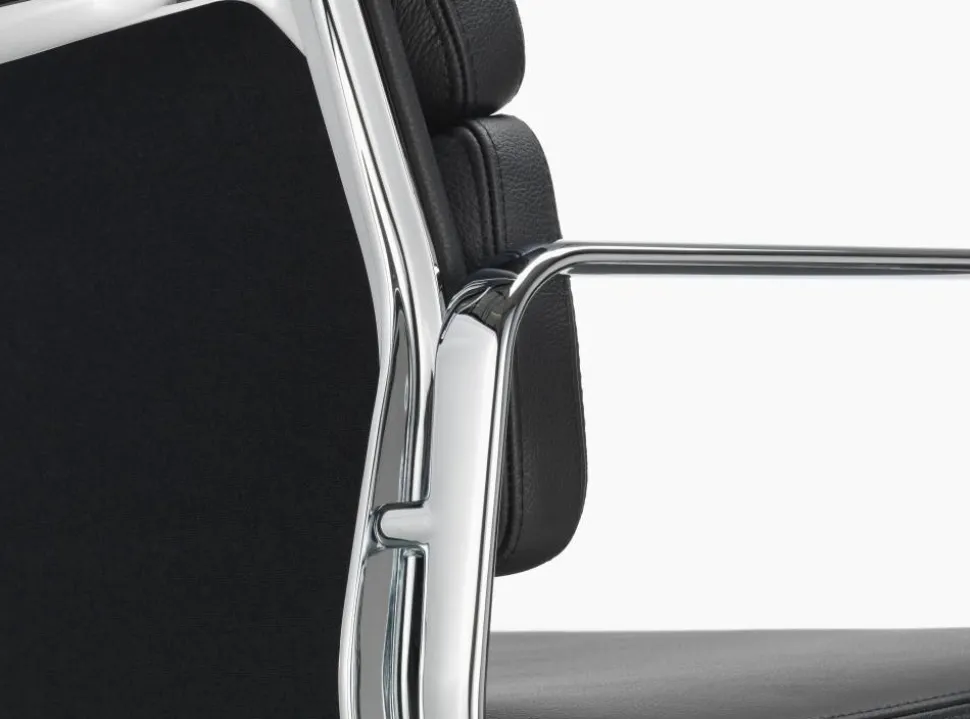 Soft Pad Chair EA 208 classic height polerat krom Läder L50 Nero (filttassar)