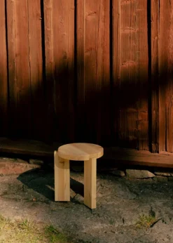 001 Stool pall Matt oljevaxad furu Ø40x44 cm