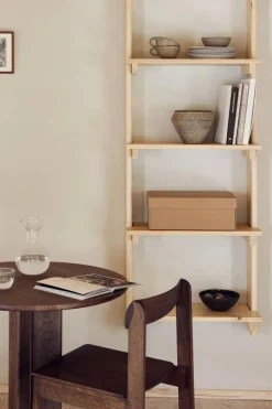 Trefoil matbord Ø75 cm Rökt ek