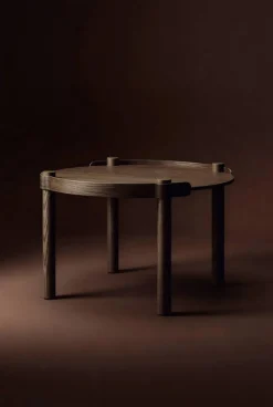 Woody bord Ø80 cm Mörkbetsad ek